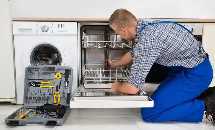 Etimesgut Termodinamik servisi teknisyen ekibi beyaz eşya tamiri yaparken